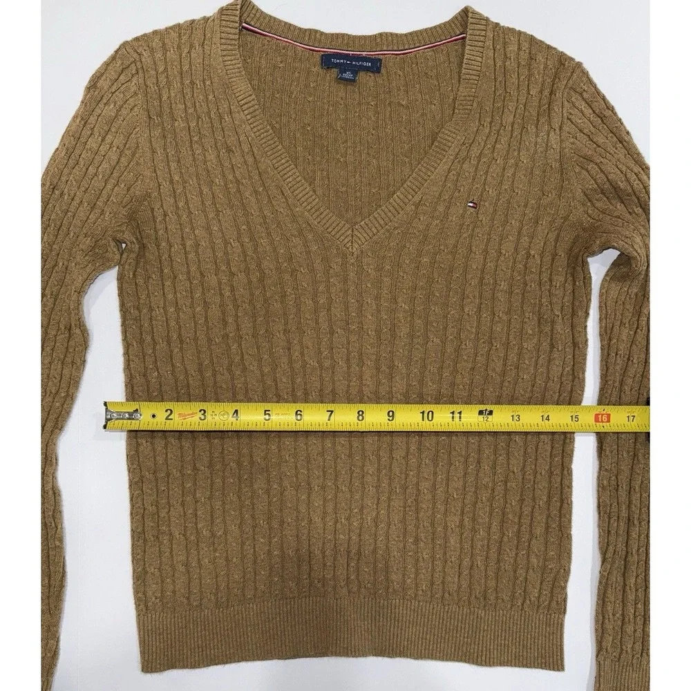 V-Neck Sweater Pullover Jumper. Tommy Hilfiger Women Slim Fit Size XS.‎ Preppy